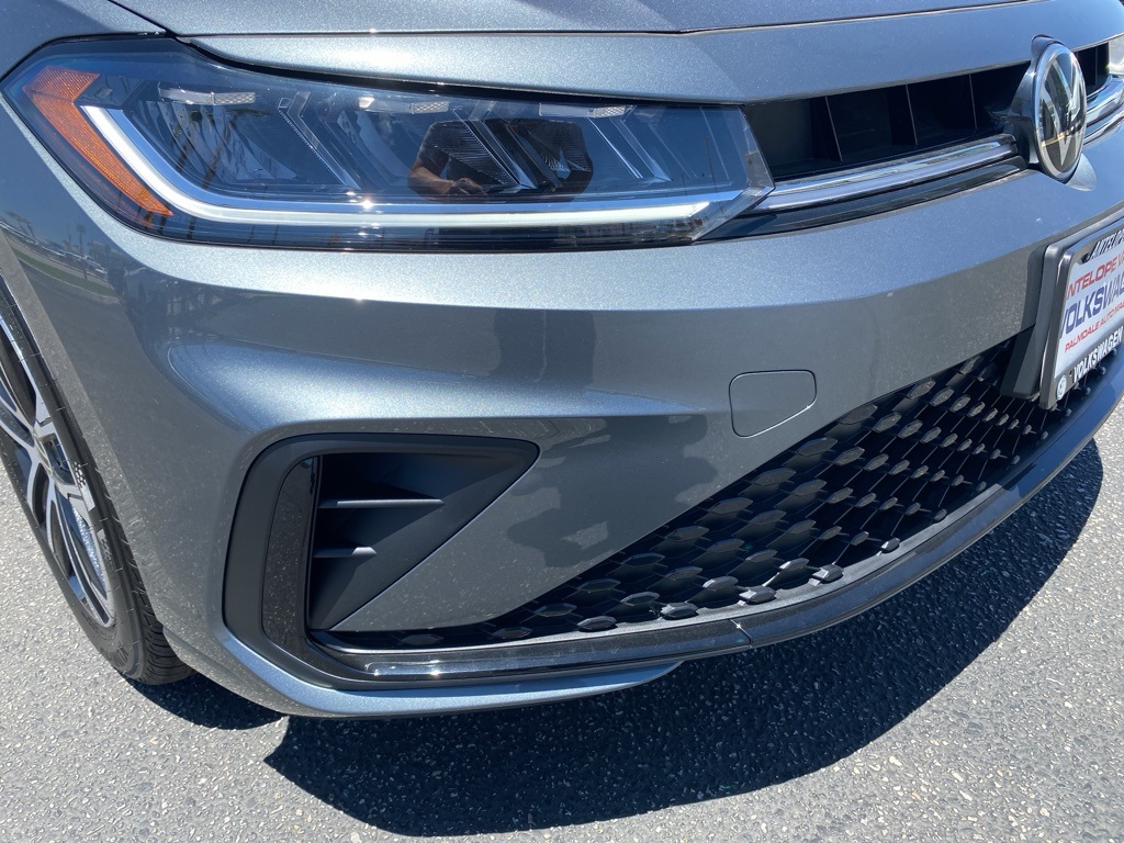 Vehicle image 23 of 31