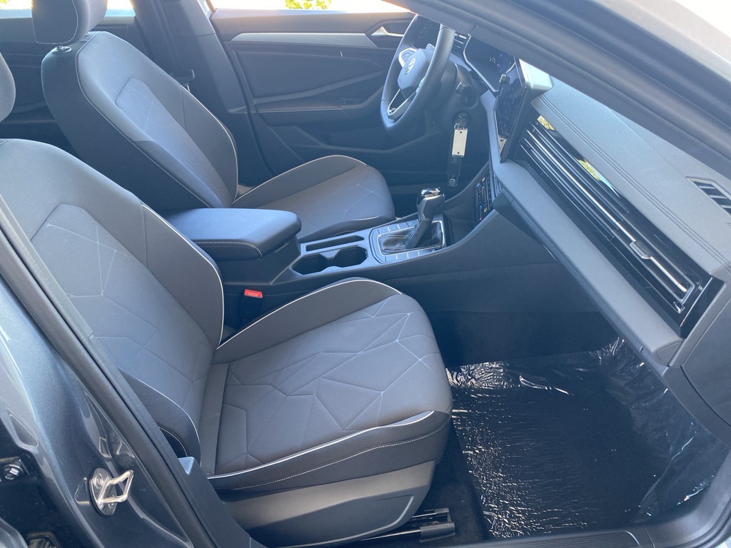 Vehicle image 12 of 31