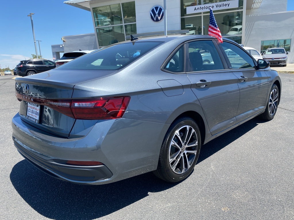 Vehicle image 4 of 31