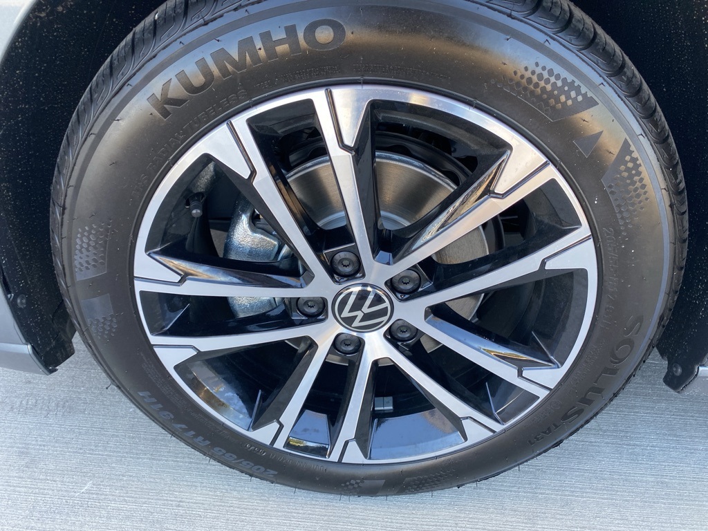 Vehicle image 9 of 31