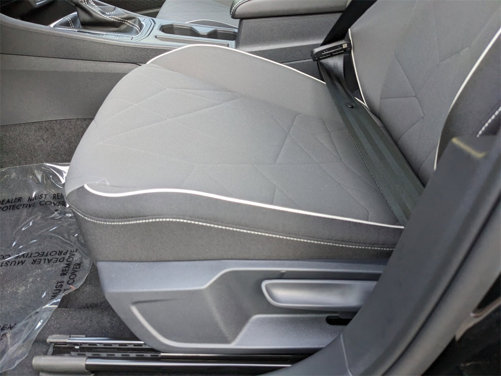 Vehicle image 27 of 28