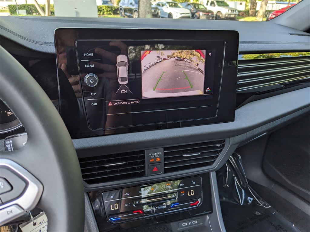 Vehicle image 17 of 28