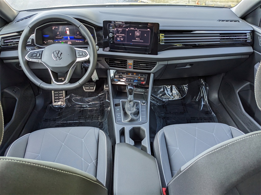 Vehicle image 13 of 28