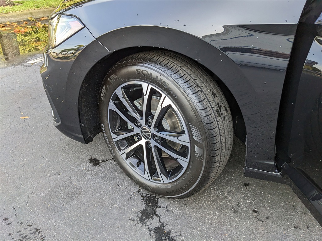 Vehicle image 9 of 28