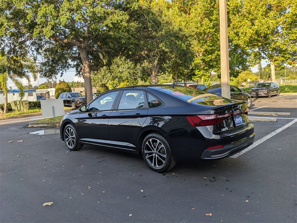 Vehicle image 7 of 28