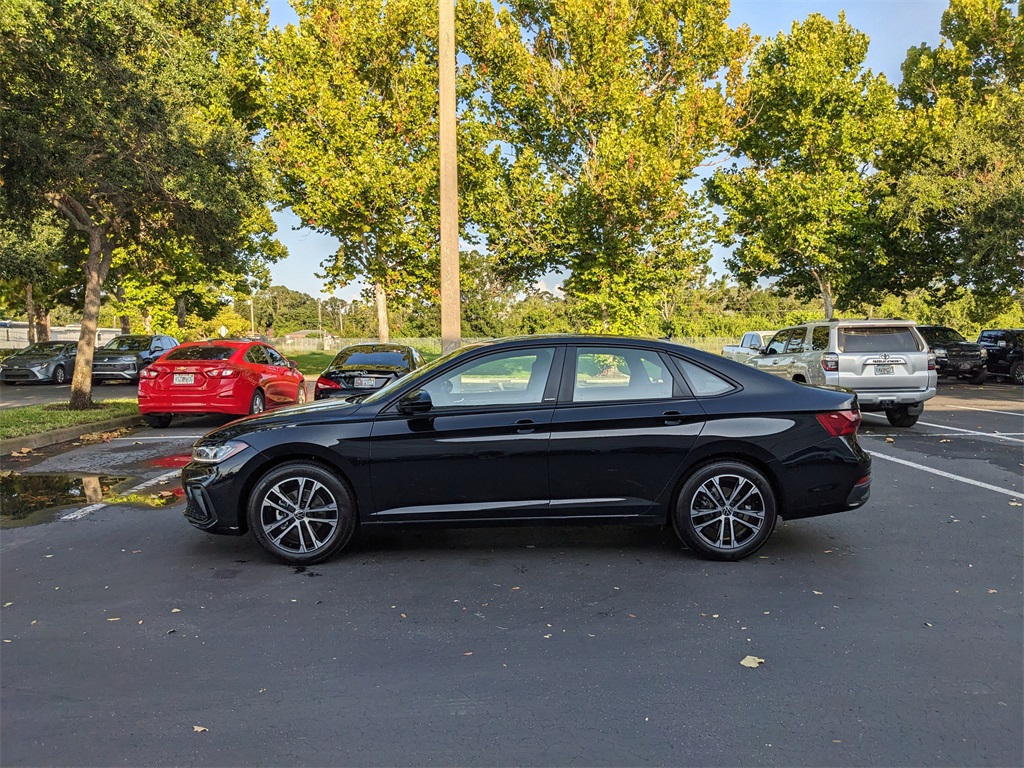 Vehicle image 8 of 28