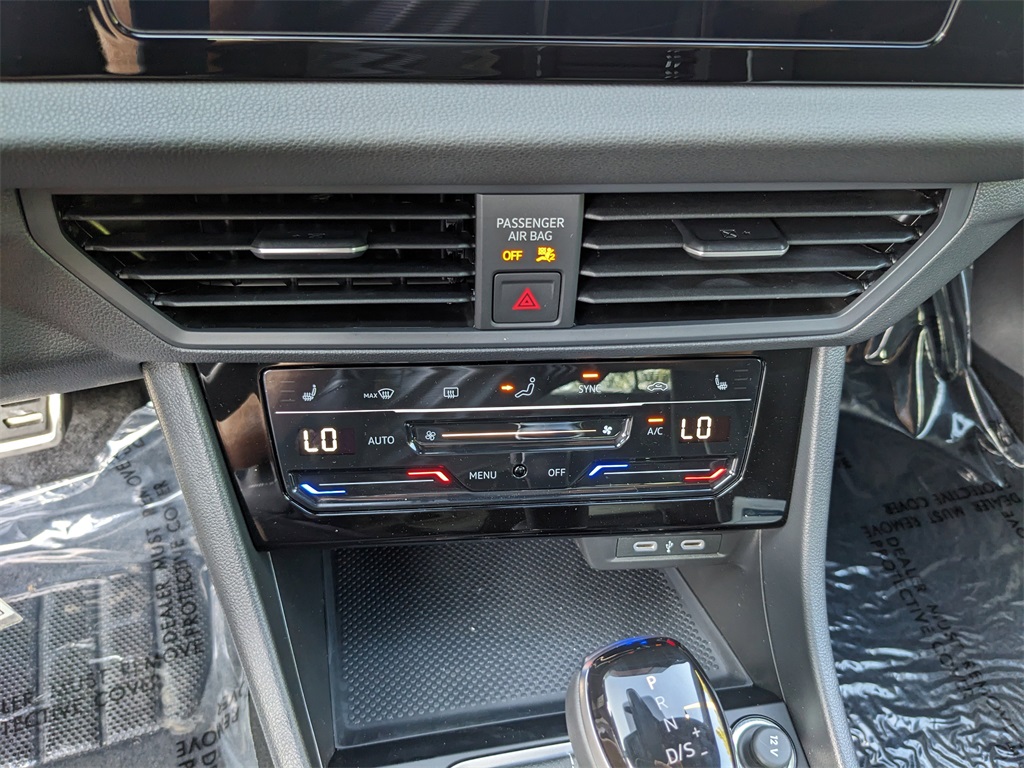 Vehicle image 26 of 28