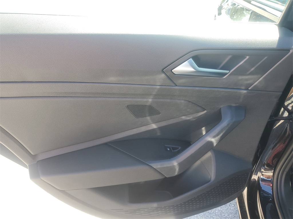 Vehicle image 17 of 31