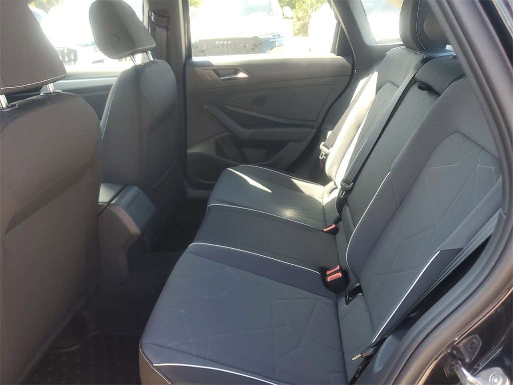 Vehicle image 16 of 31