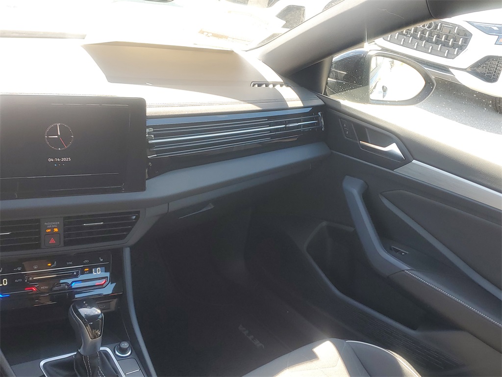 Vehicle image 21 of 31