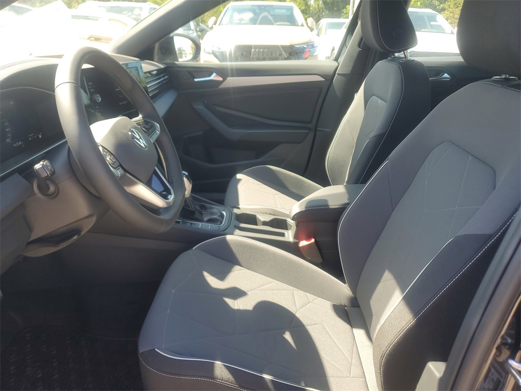 Vehicle image 23 of 31