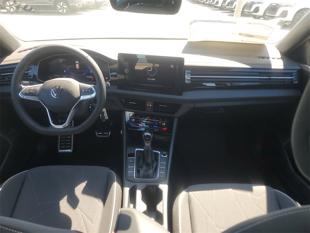 Vehicle image 10 of 31