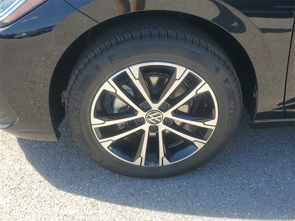Vehicle image 13 of 31