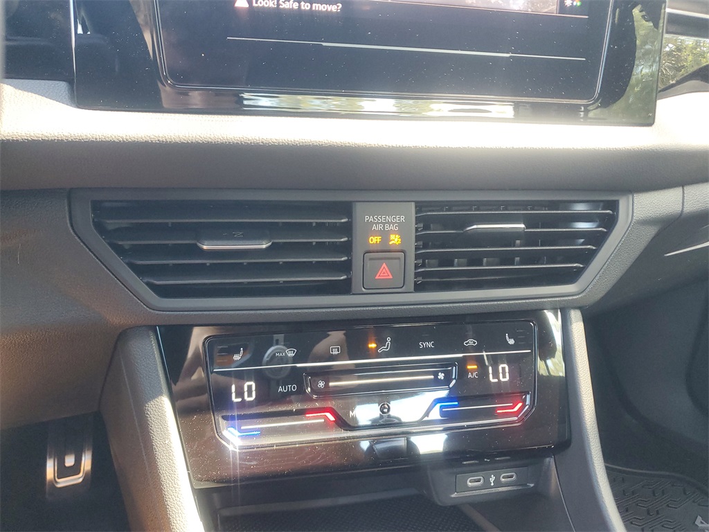 Vehicle image 26 of 31