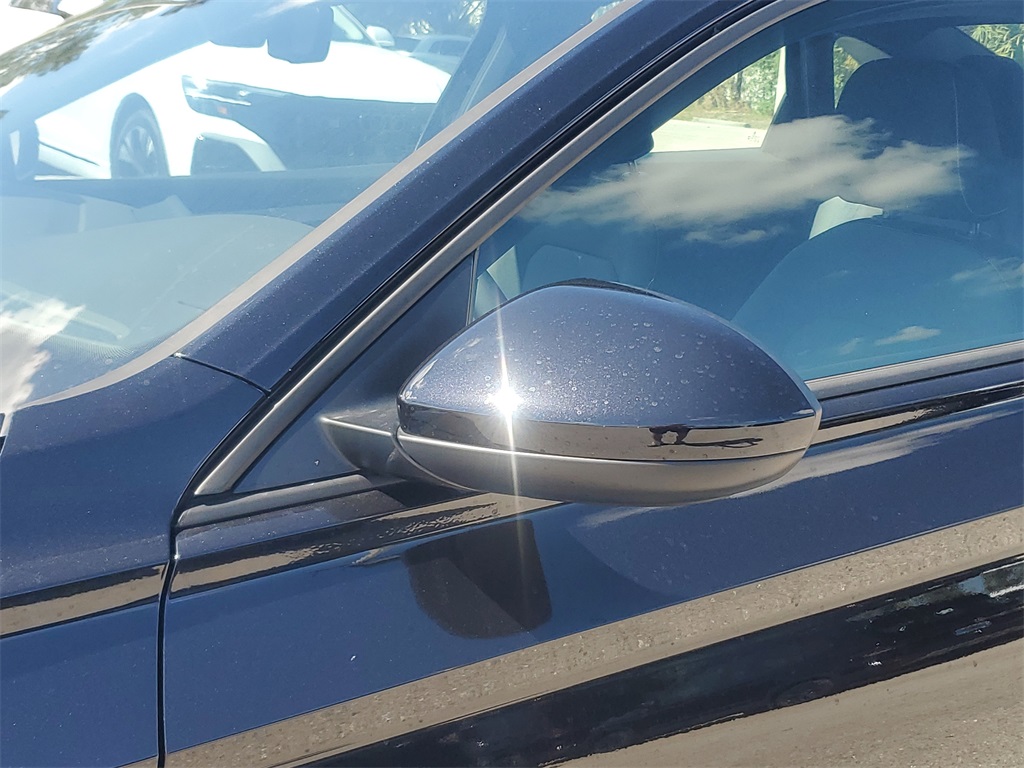 Vehicle image 14 of 31