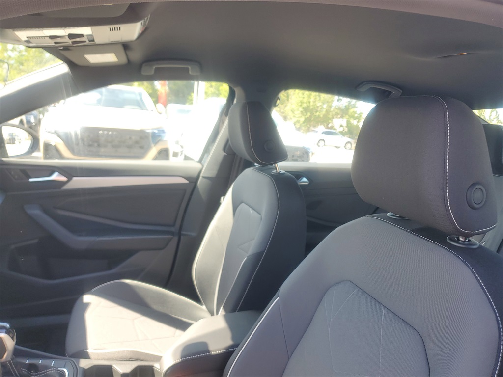 Vehicle image 22 of 31