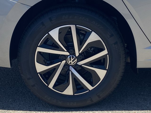 Vehicle image 6 of 17