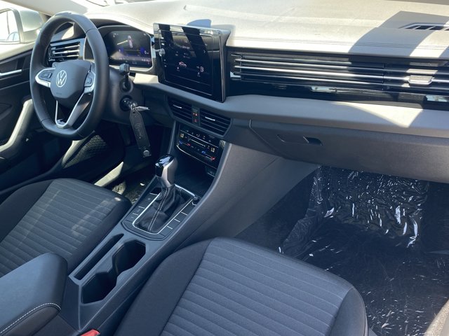 Vehicle image 11 of 17
