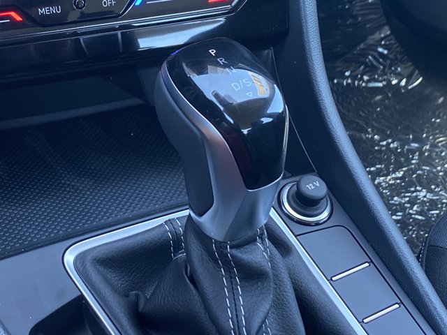 Vehicle image 15 of 17