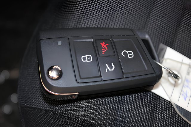 Vehicle image 28 of 30