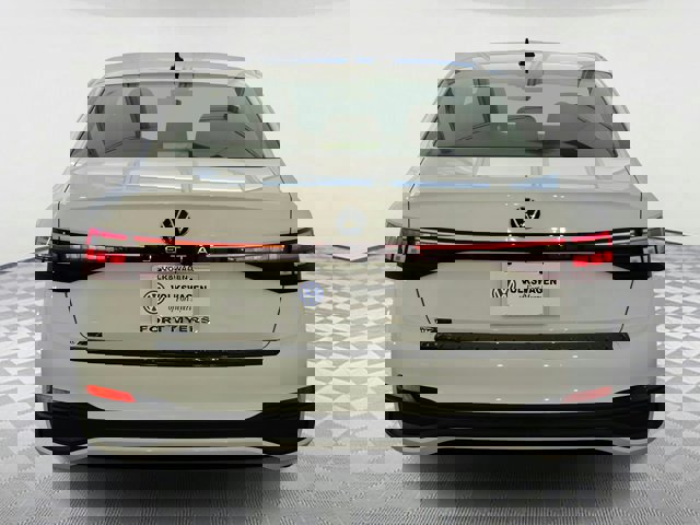 Vehicle image 4 of 30