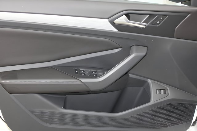 Vehicle image 10 of 30