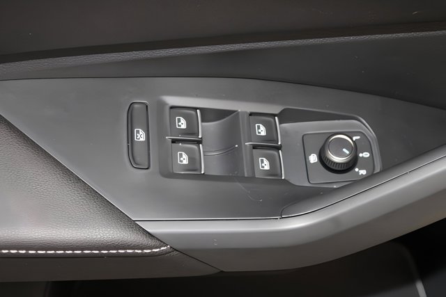 Vehicle image 11 of 30