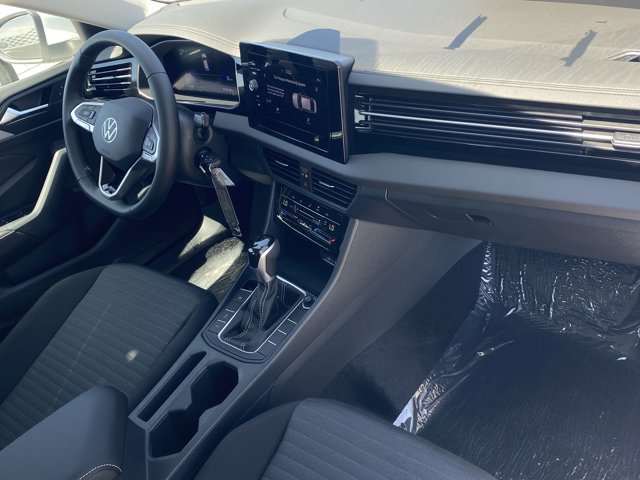 Vehicle image 11 of 17