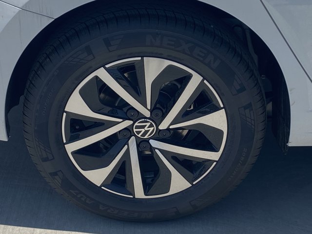 Vehicle image 6 of 17