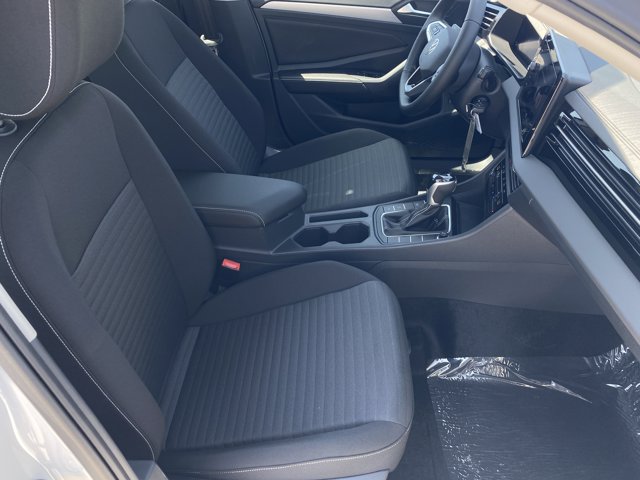 Vehicle image 9 of 17