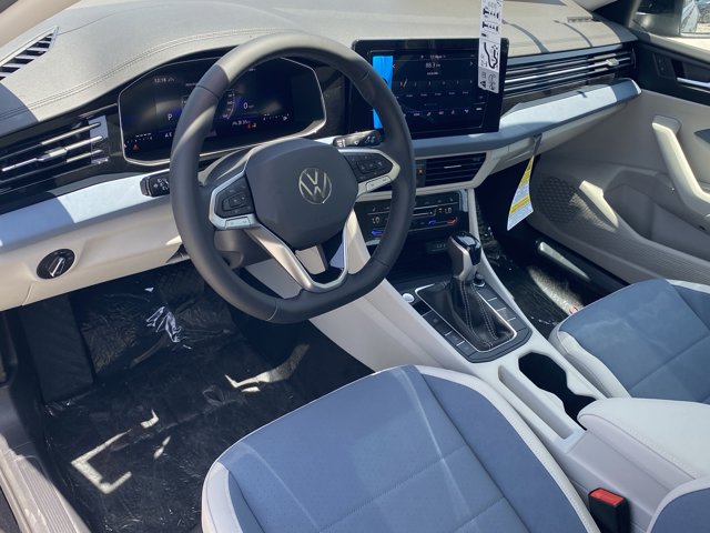 Vehicle image 11 of 18