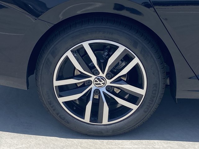 Vehicle image 6 of 18