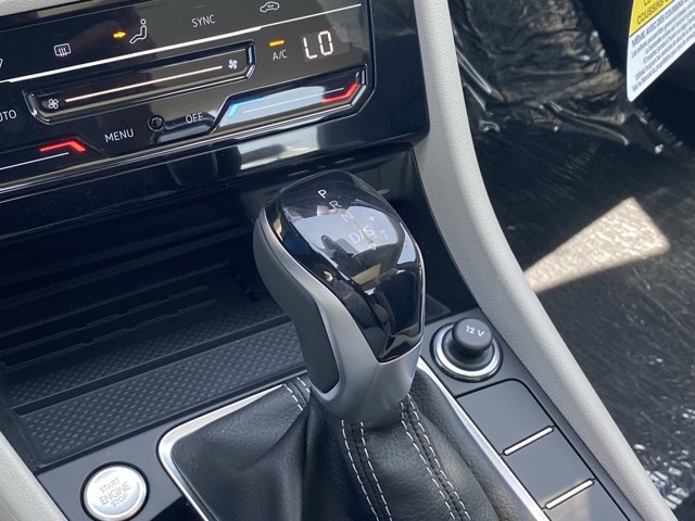 Vehicle image 15 of 18