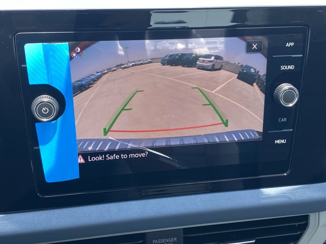Vehicle image 14 of 18