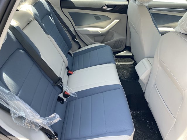Vehicle image 8 of 18