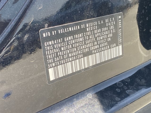 Vehicle image 16 of 18