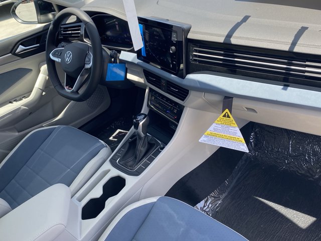 Vehicle image 10 of 18