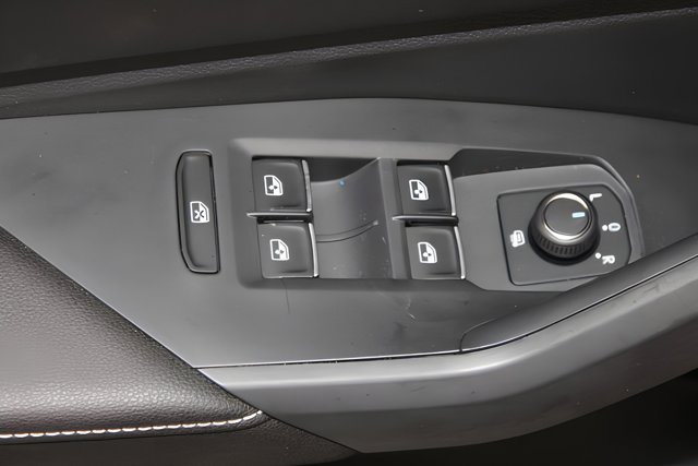 Vehicle image 12 of 31