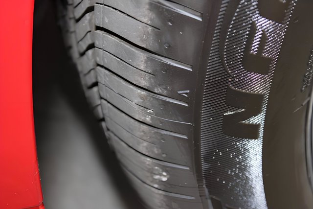 Vehicle image 9 of 31