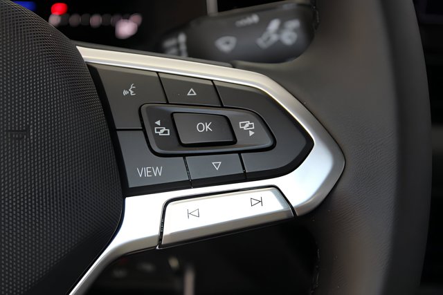 Vehicle image 16 of 31