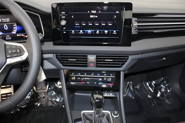 Vehicle image 18 of 31