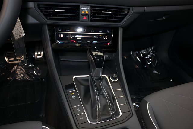 Vehicle image 23 of 31