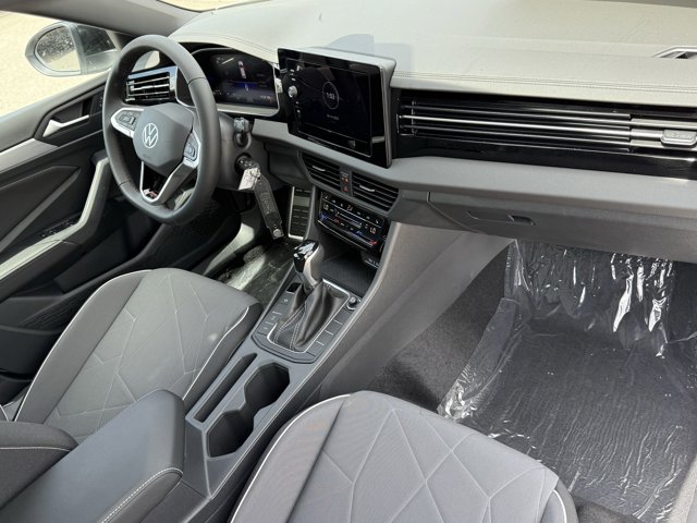Vehicle image 11 of 16