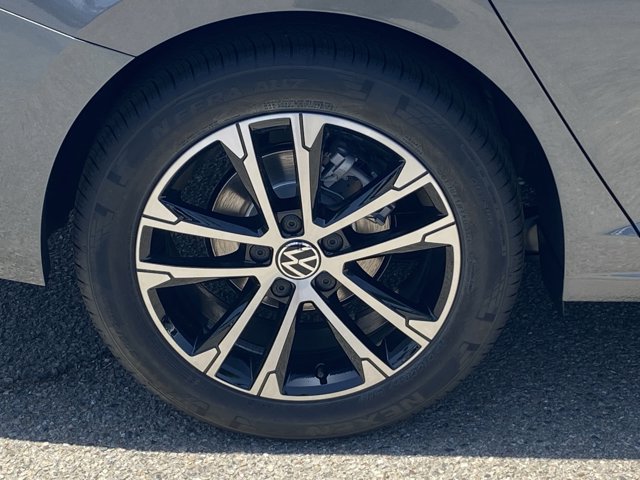 Vehicle image 6 of 16