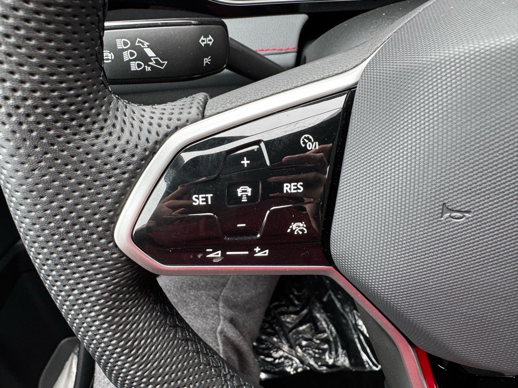 Vehicle image 25 of 35