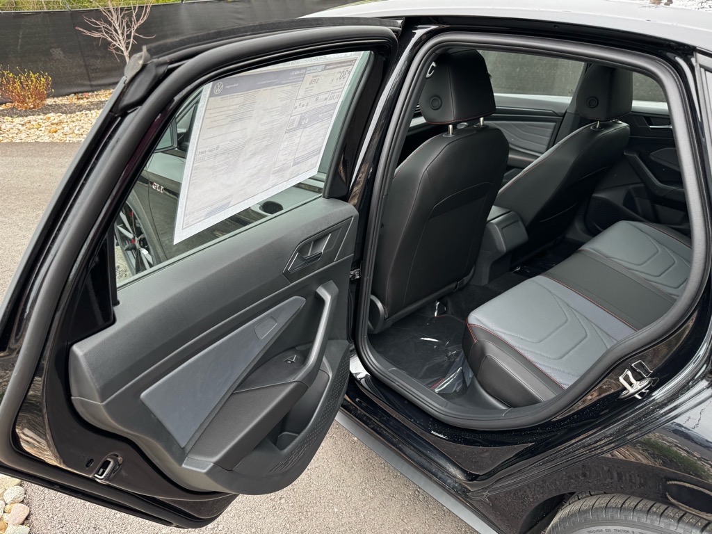 Vehicle image 17 of 35