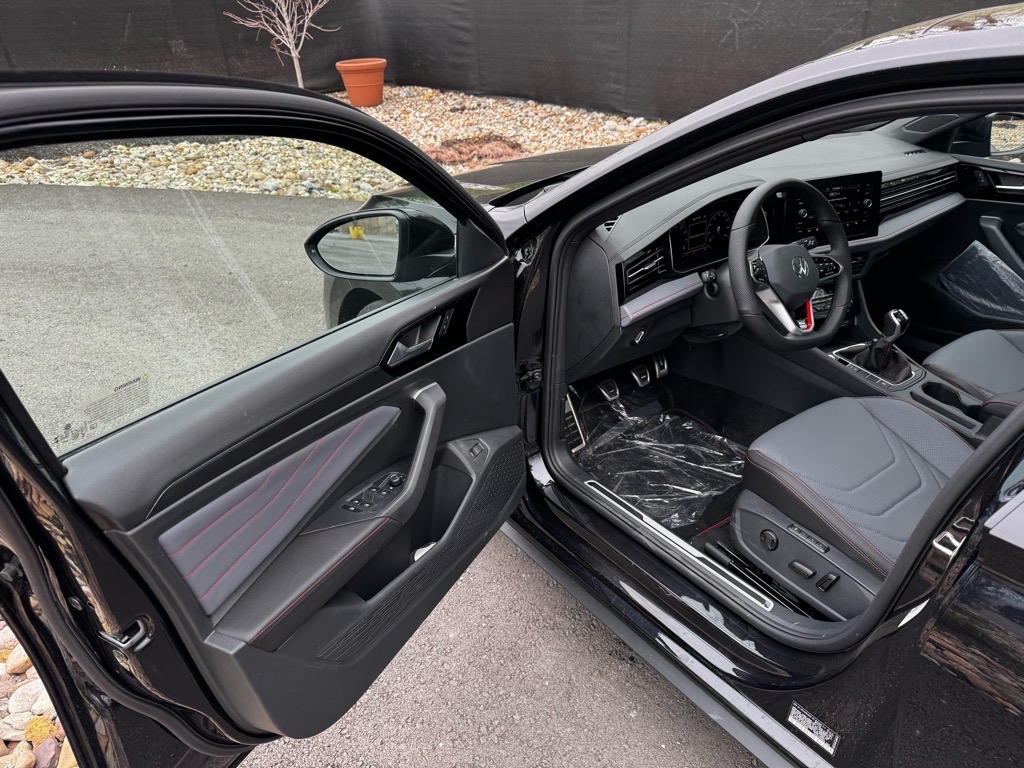 Vehicle image 19 of 35