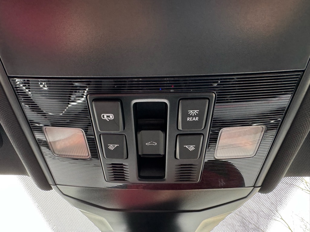 Vehicle image 32 of 35
