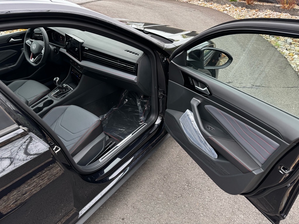 Vehicle image 11 of 35