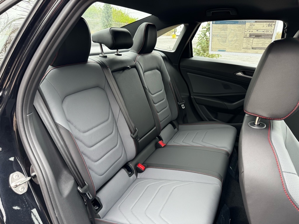 Vehicle image 14 of 35